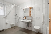 Betreutes Wohnen: 2-3 Zimmer-Wohnung in Ortsrandlage von Vöhringen - Badezimmer