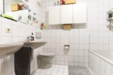 Wohnen am Fuße des Safranbergs: gut geschnittene 3-Zimmer-Wohnung mit Garage - Bad